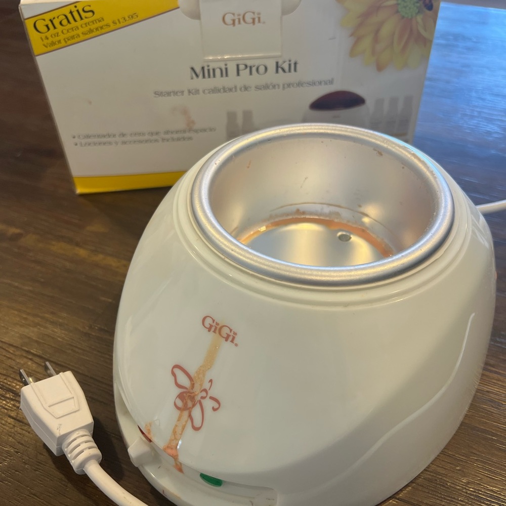 Gigi Mini Pro Kit - At Home Wax Kit